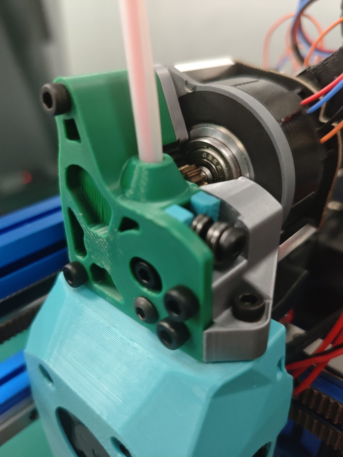 Lime extruder mounted on a 3D printer